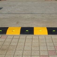 减速带 学校 高速公路 收费站适用 黄黑相间 可随意拼接