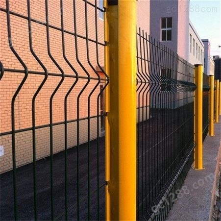 桃型护栏网 镀塑防爬护栏网 电厂隔离网 德兰现货价格